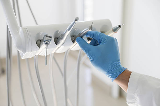 Professional Emergency Dentist technician working in Oakland, CA